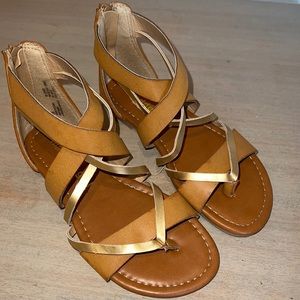 NWOT Madden girl gladiator sandals size 13 brown and gold back zip